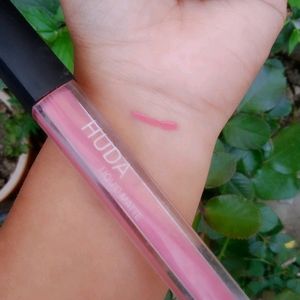 HUDA BEAUTY Matte Lipstick (Baby Pink💕)