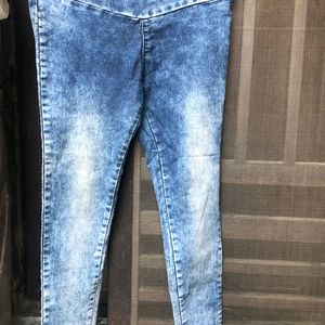 High-waisted Jeans Women Use Also Man