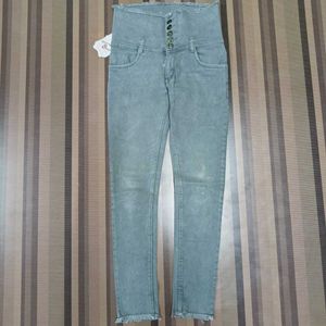 Y-25 Size 28 Slim Fit Women Jeans