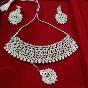 White Stone Nackless Set