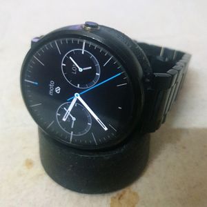 moto 360 first model perfectly working without flws..