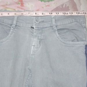 Girl wear good Condition Jeans