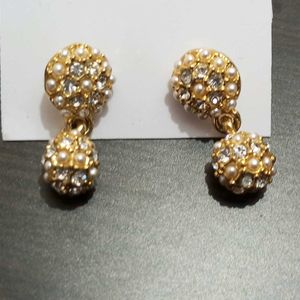 GOLD ROUND SEMI-TEADROP EARRINGS