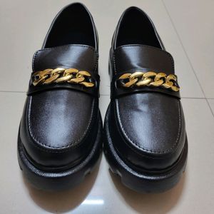 TRENDING BLACK CHUNKY LOAFER