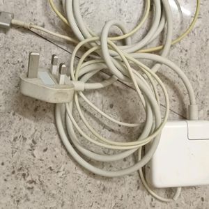 APPLE LAPTOP CHARGER NEW AND ORIGINAL 45.05 WATT