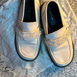 WHITE BEAD LOAFER