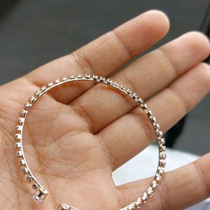 A Beautiful Set Of Freesize Bangle.