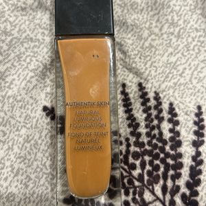 Zoeva Authentik Skin Foundation