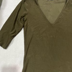 Sale 🤩Olive V-neck Top ! Size S