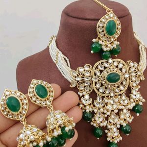 Necklace Set With Earrings And Tika