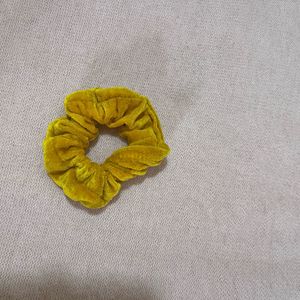 Girls scrunchie in pretty yellow colour 💛