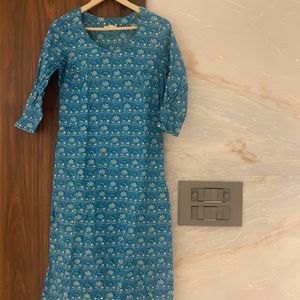 Svrnaa Blue Printed Cotton Kurta In XS