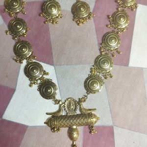 Golden Colour Neckpiece