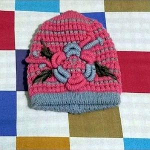 IT IS A WOOLEN WOMEN'S PINK COLOR TOPI.....