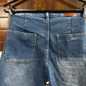 Flailed Jeans With Front Pocket