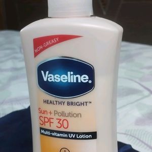 Non-Greasy Vaseline, SPF 30 Multi-vitamin UV Lotio