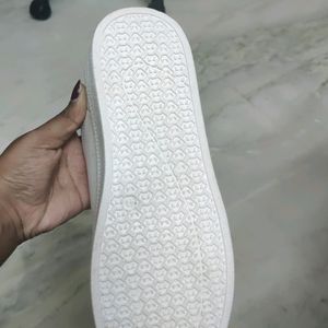 PRICE DROP Women's Sneaker Shoes White