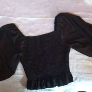 BLACK Puff Sleeves Top