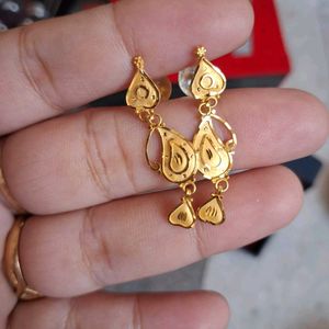 Beautiful New Earrings Gold