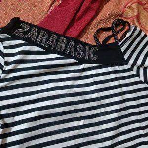 Like New Black & White Linning Top