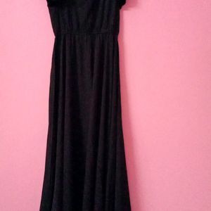 Price Dropped Get This Beautiful Slit Maxi @299