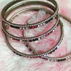 A Cute Bangles Set