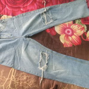 Trendy Knee Cut Jeans