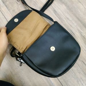 CAPRESE SLING BAG