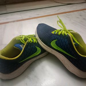 Sports Shoes