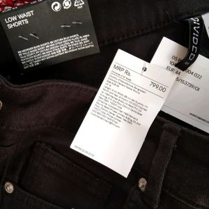 H&M Low Waist Black Shorts