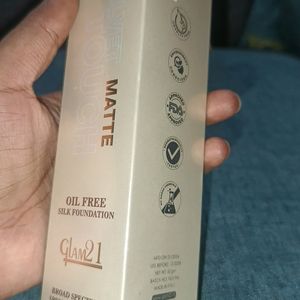 Glam21 Matte Oil Free Silk Foundation