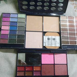 Large Eyeshadow Kit With Compact