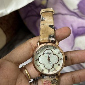 Stylish Vintage-Print Leather Band Wristwatch