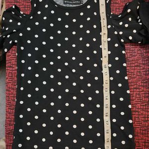 💥🌼 Lovely Dotted Black Top Size 32