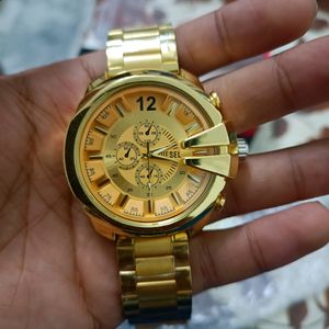 PREMIUM WATCH😍💯GOLDEN COLOUR , Osm Look