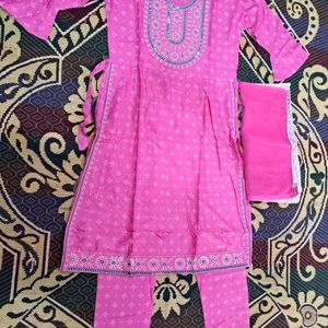 Nyra Cut Kurta Set With Dupatta in Pink Color