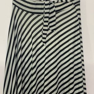 SALE!!! Black n White Skirt