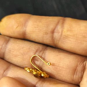 GOLDEN DIAMOND PRESSED NOSE PIN