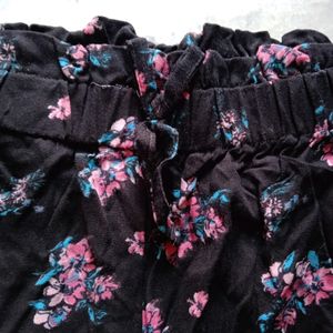 Brand - Here & Now Black Pink Printed Capri For Girls Size- 9 - 11 Years