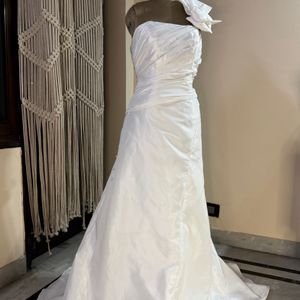 White One Shoulder Light Weight Gown