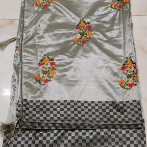 😍🌷New Beautiful Greyish Art Slik Saree😍🌷