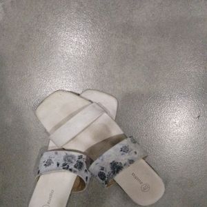 Zudio Flat Sandal