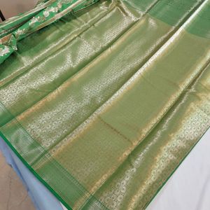 Banarasi Pure Organza Silk Saree 🌼