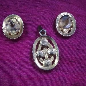 Beautiful Stone Pendant Set