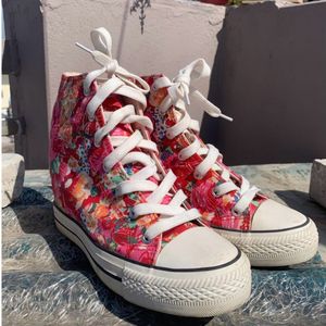 *Final Sale* Rare Carlton London Floral Shoes