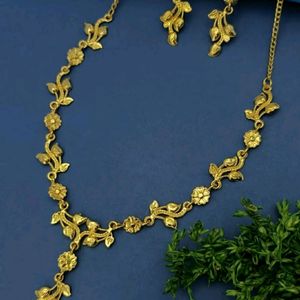 Golden Jewellery Set For Womens
