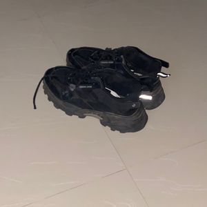 chunky black shoes sneaker