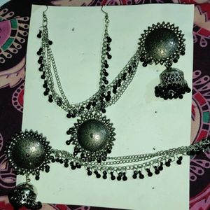 Mangtika And Earring Set