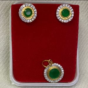🆕Classic Green Stone Set With Earrings& Pendant