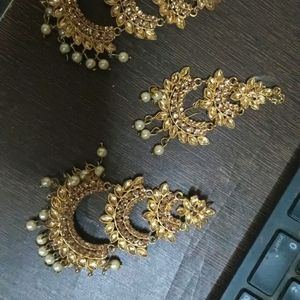 Earings With Mangtikka